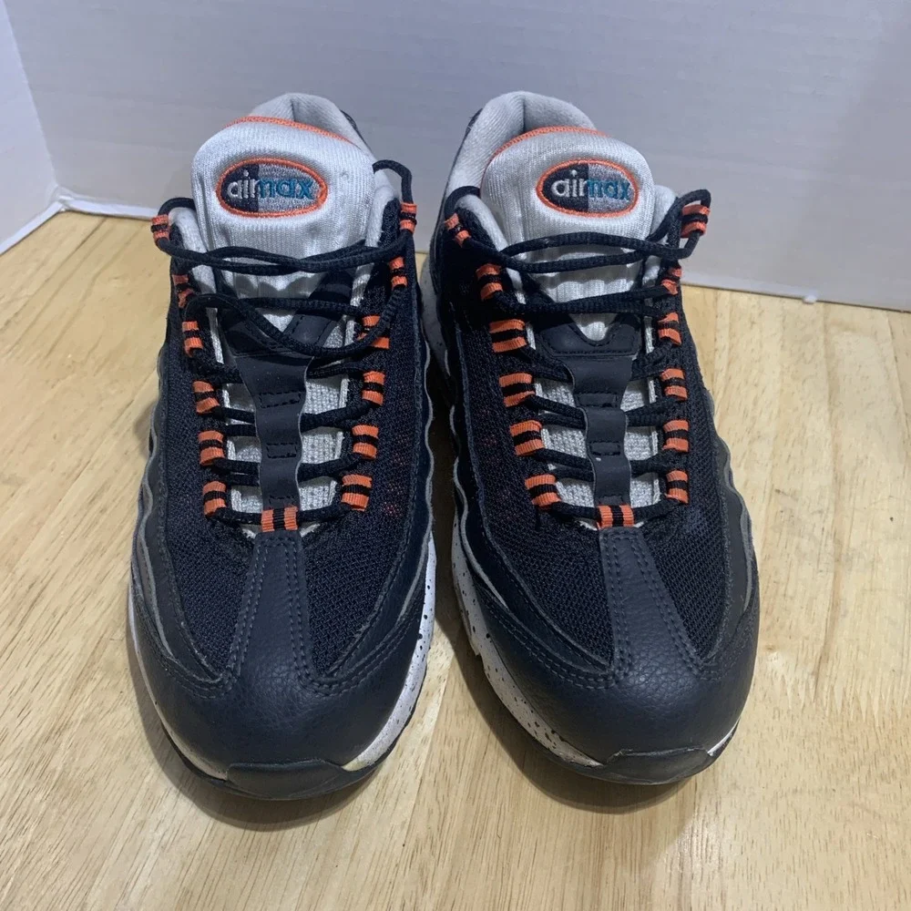 Nike Air Max 95 Youth size 7Y Women 8.5 Black CJ3906 008‎